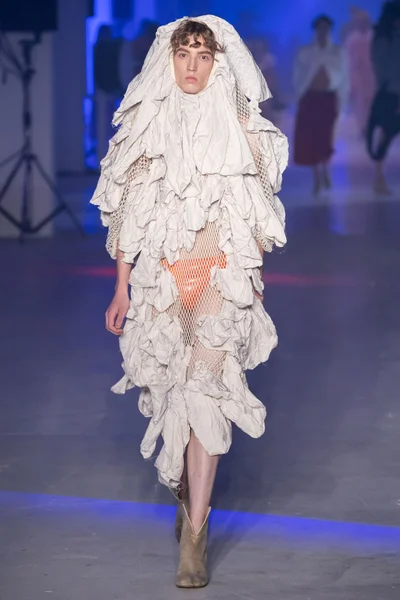 Look 28
